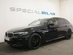 Svart Begagnad 2021 BMW 530e M Sport Kombi | 299 000 kr (Marknadspris)