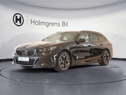Svart Begagnad 2025 BMW 530e Efficient Dynamics Kombi | 699 900 kr (Marknadspris)
