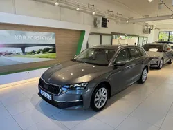Grå (graphite grey metallic) Ny 2025 Skoda Octavia Selection Kombi | 370 900 kr (Marknadspris)