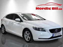 Vit Begagnad 2015 Volvo V40 Momentum Kombi | 89 900 kr (Marknadspris)