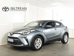 Grå Begagnad 2022 Toyota C-HR Active SUV | 279 900 kr (Marknadspris)
