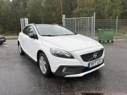 Vit Begagnad 2013 Volvo V40 CC Summum Kombi | 149 900 kr (Marknadspris)