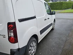 Vit Begagnad 2013 Peugeot Partner Minibuss | 59 000 kr (Lite dyr)
