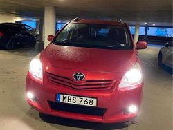 Röd Begagnad 2011 Toyota Verso Minibuss | 60 000 kr