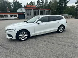 Vit Begagnad 2020 Volvo V60 Momentum Kombi | 260 000 kr (Marknadspris)