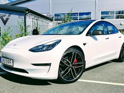Vit Begagnad 2022 Tesla Model 3 Performance Sedan | 339 000 kr (Marknadspris)