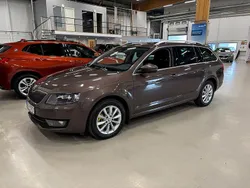 Mörkbrun (brun) Begagnad 2015 Skoda Octavia Style Kombi | 139 000 kr (Marknadspris)