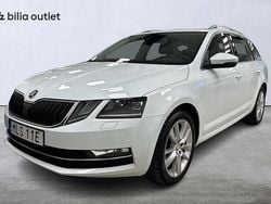 Vit Begagnad 2019 Skoda Octavia Style Kombi | 194 800 kr (Marknadspris)