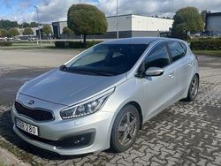 Grå Begagnad 2016 Kia Ceed Halvkombi | 44 900 kr