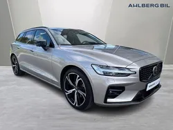 Ljusgrå Begagnad 2023 Volvo V60 Plus Kombi | 394 500 kr (Marknadspris)