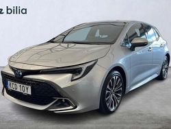 Silver Begagnad 2024 Toyota Corolla Hybrid Style Halvkombi | 299 900 kr (Marknadspris)