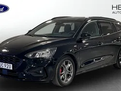 Svart (black) Begagnad 2021 Ford Focus ST-Line Kombi | 224 900 kr (Marknadspris)
