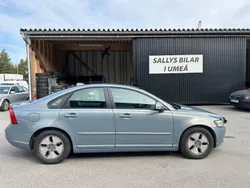 Ljusblå (blå) Begagnad 2010 Volvo S40 Momentum Sedan | 69 900 kr (Marknadspris)