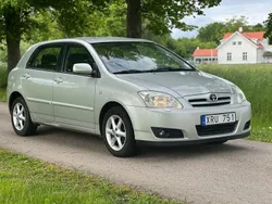 Silver Begagnad 2005 Toyota Corolla Halvkombi | 39 900 kr (Marknadspris)