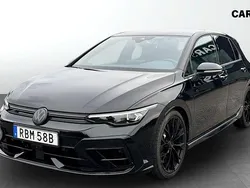 Svart Begagnad 2025 VW Golf VIII Black Edition Kombi | 549 900 kr