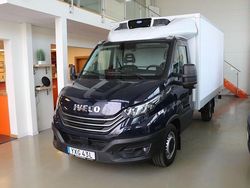 Mörkblå Begagnad 2023 Iveco Daily Van | 586 000 kr