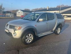 Grå Begagnad 2007 Mitsubishi L200 Pickup | 89 000 kr (Marknadspris)