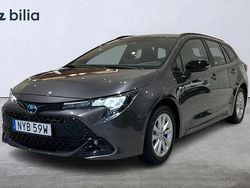 Mörkgrå Ny 2025 Toyota Corolla Active Kombi | 319 900 kr (Marknadspris)