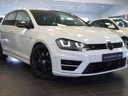 Vit Begagnad 2016 VW Golf VII R Halvkombi | 218 900 kr (Marknadspris)