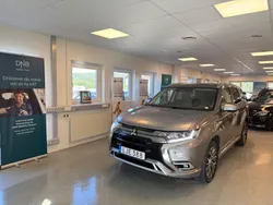 Grå Begagnad 2019 Mitsubishi Outlander P-HEV Edition SUV | 179 900 kr (Superpris)