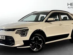Vit (white) Begagnad 2022 Kia e-Niro 2 SUV | 309 900 kr (Lite dyr)