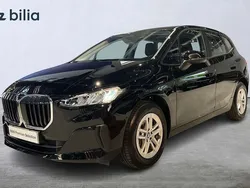 Svart Begagnad 2024 BMW 225 Active Tourer Minibuss | 339 000 kr