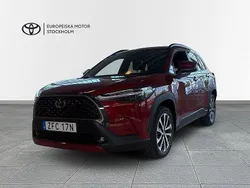 Röd Ny 2025 Toyota Corolla Cross Style SUV | 412 900 kr (Marknadspris)
