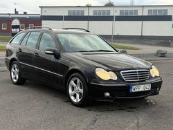 Svart Begagnad 2005 Mercedes C200 Avantgarde Kombi | 34 900 kr (Marknadspris)
