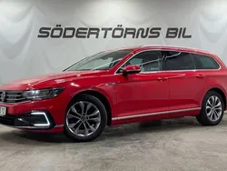 Röd Begagnad 2020 VW Passat GTE Kombi | 249 900 kr (Marknadspris)