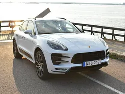 Vit Begagnad 2017 Porsche Macan Turbo Performance Package SUV | 450 000 kr