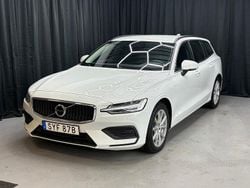 Vit Begagnad 2022 Volvo V60 Momentum Kombi | 219 900 kr (Marknadspris)