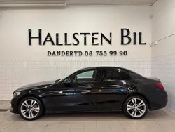 Svart (svart metallic) Begagnad 2017 Mercedes C220 AMG Sedan | 249 000 kr (Marknadspris)