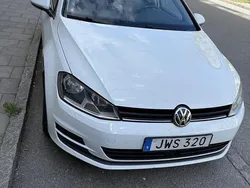Vit Begagnad 2016 VW Golf VII Halvkombi | 120 000 kr (Marknadspris)