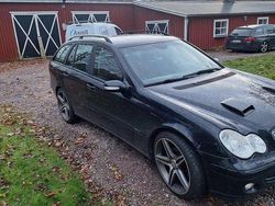 Svart Begagnad 2007 Mercedes C280 Classic Kombi | 28 000 kr