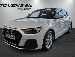 Glaciärvit metallic manhattangrå metallic Begagnad 2025 Audi A1 Sportback Proline Halvkombi | 239 500 kr (Marknadspris)