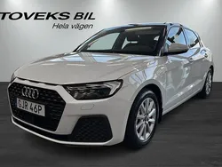 Glaciärvit metallic manhattangrå metallic Begagnad 2025 Audi A1 Sportback Proline Halvkombi | 239 500 kr (Marknadspris)