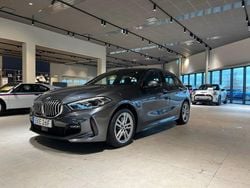 Grå Begagnad 2020 BMW 118 M Sport Halvkombi | 254 000 kr (Marknadspris)