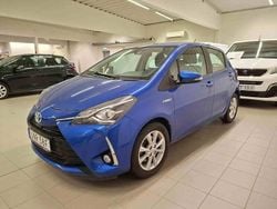 Blå Begagnad 2019 Toyota Yaris Hybrid Halvkombi | 169 900 kr