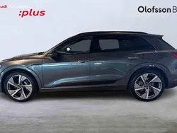 Grå Begagnad 2024 Audi Q8 e-tron SUV | 759 900 kr (Lite dyr)