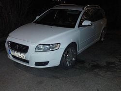 Vit Begagnad 2010 Volvo V50 Summum Kombi | 25 000 kr (Marknadspris)