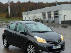 Grå Begagnad 2012 Toyota Yaris Active Halvkombi | 52 000 kr (Marknadspris)
