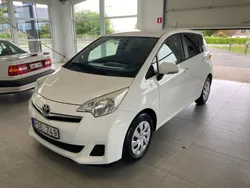 Vit Begagnad 2013 Toyota Verso-S Minibuss | 79 500 kr (Bra pris)