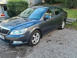 Mörkgrå (grå) Begagnad 2011 Skoda Octavia Elegance Halvkombi | 61 900 kr (Bra pris)