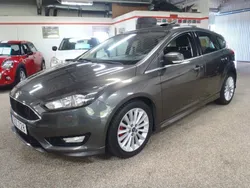 Grå Begagnad 2014 Ford Focus Titanium Halvkombi | 127 000 kr (Marknadspris)