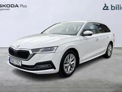 Vit Begagnad 2022 Skoda Octavia Kombi | 258 900 kr (Marknadspris)