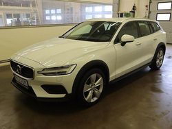Vit Begagnad 2019 Volvo V60 CC Momentum Kombi | 262 000 kr (Lite dyr)