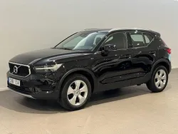 Svart Begagnad 2022 Volvo XC40 Momentum SUV | 299 500 kr (Bra pris)
