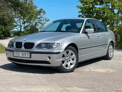 Ljusgrå Begagnad 2002 BMW 318 Sedan | 54 900 kr (Dyr)