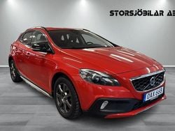 Röd Begagnad 2013 Volvo V40 CC Momentum Kombi | 169 000 kr (Marknadspris)