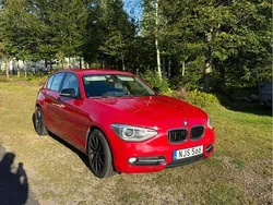 Röd Begagnad 2014 BMW 118 Sport Line Halvkombi | 104 000 kr (Marknadspris)